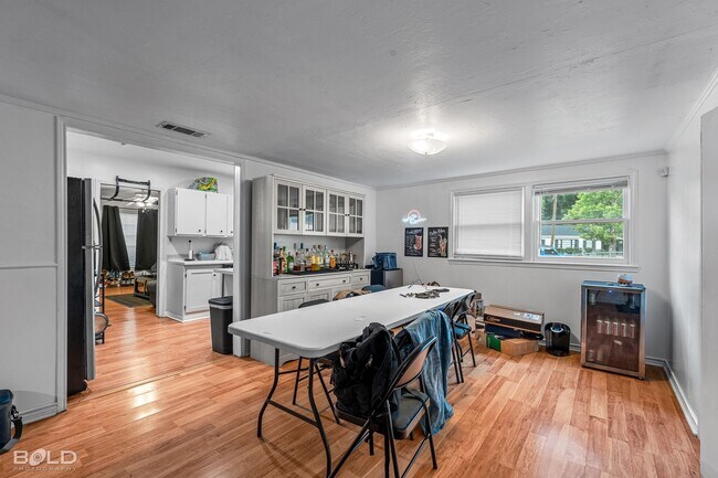 Building Photo - Home For Rent!