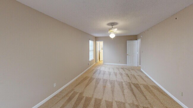 Building Photo - **Reduced rent** $1,880 Spacious 3-Bedroom Home in Prime North Pensacola Location
