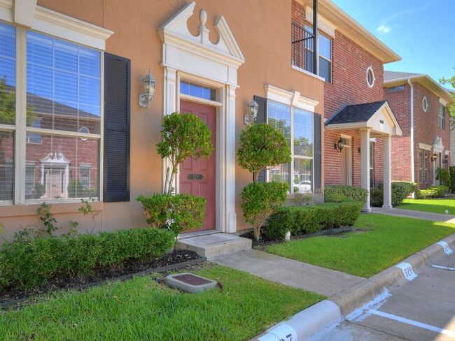 Building Photo - "Spacious 4-Bed, 4-Bath Townhouse Gem in College Station – Perfect for Comfortable Living!"