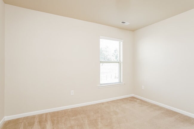 Building Photo - 255 Falcon Ct