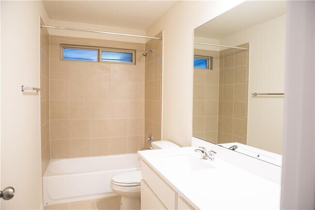 Building Photo - 3651 Sandy Brook Dr