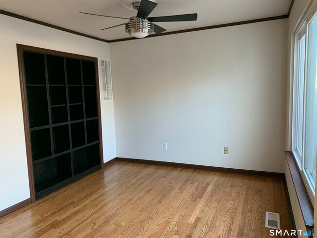 Building Photo - 434 Thoreau Rd