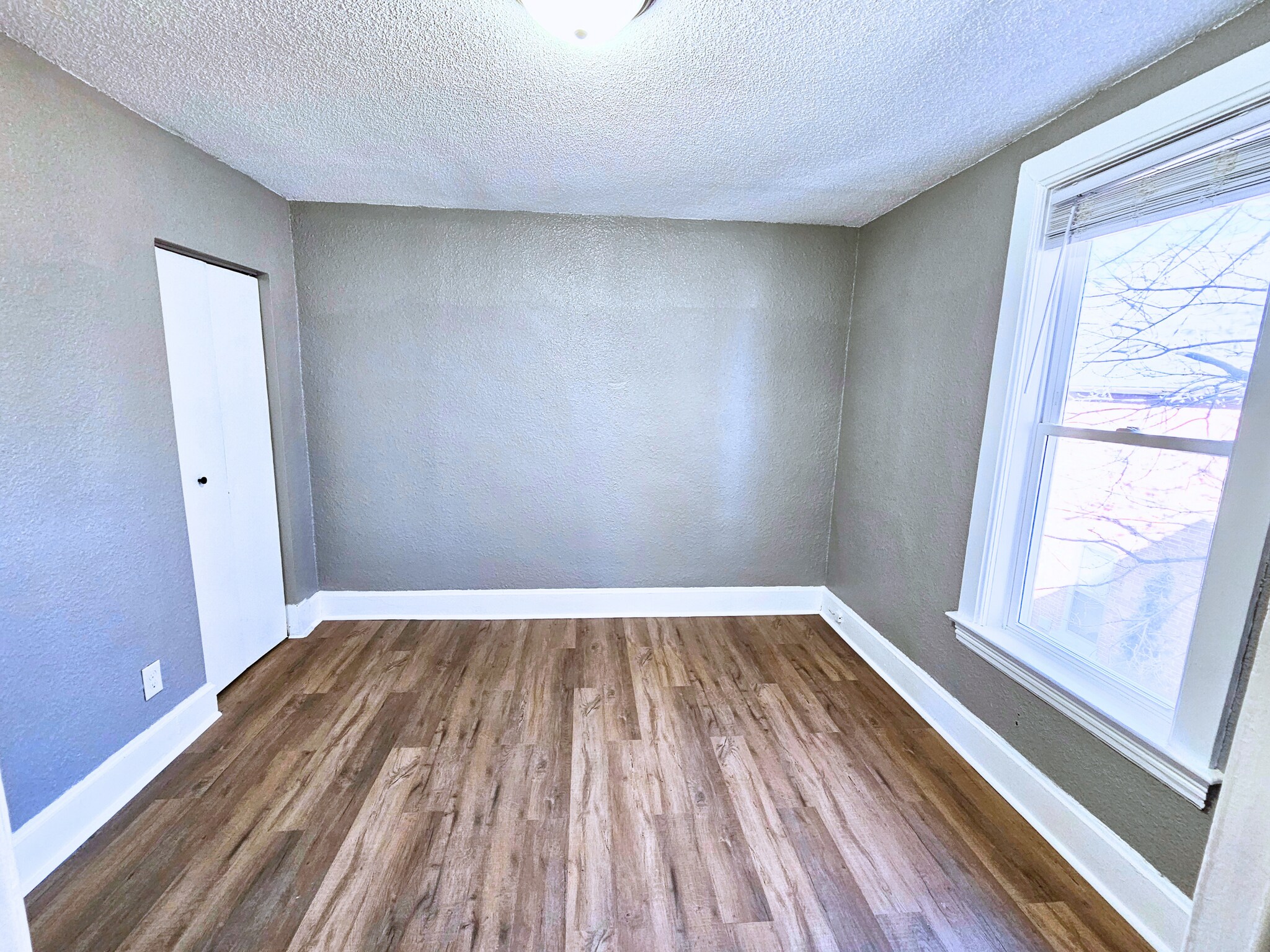Bedroom 3 - 358 Baker St W