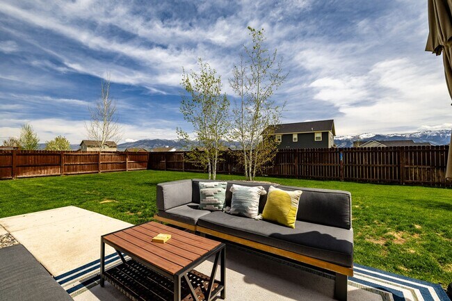 Building Photo - Beautiful home in Ryen Glenn with Fantasti...