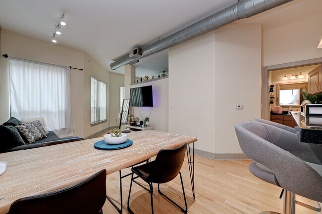 Building Photo - 1901 Post Oak Blvd