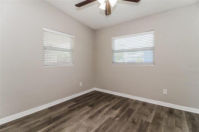 Building Photo - 6007 Oakcrest Cir