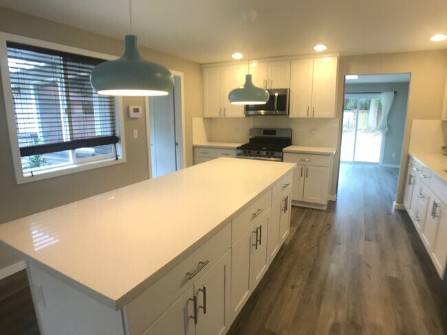 Building Photo - Great House for Rent