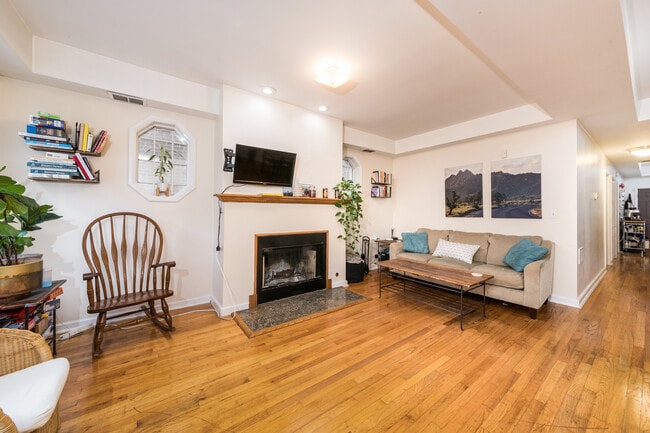 Building Photo - 1249 N Cleaver St