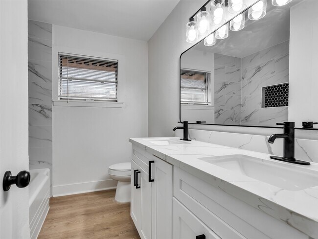 Building Photo - 6026 Diamond Ct
