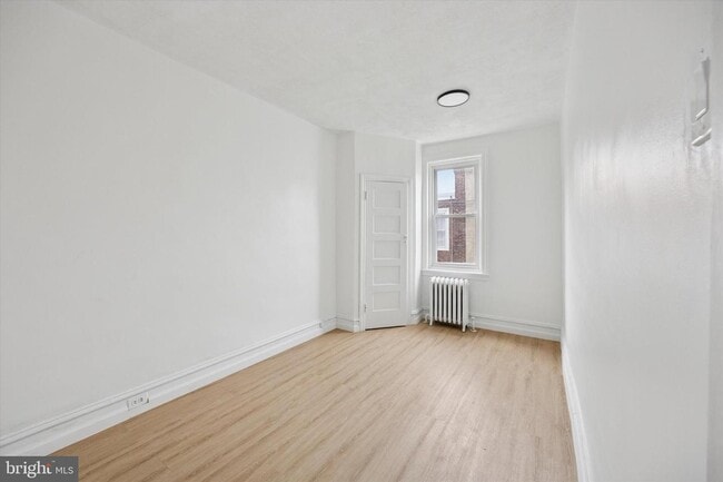 Building Photo - 110 N Sickels St
