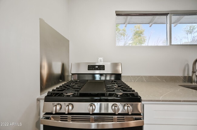 Building Photo - 217 S Sirrine