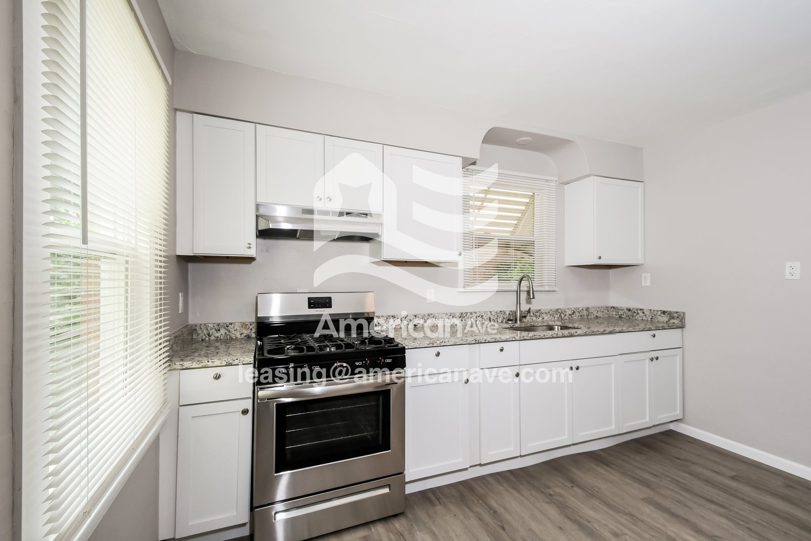 Building Photo - 1017 Lakeview Ave