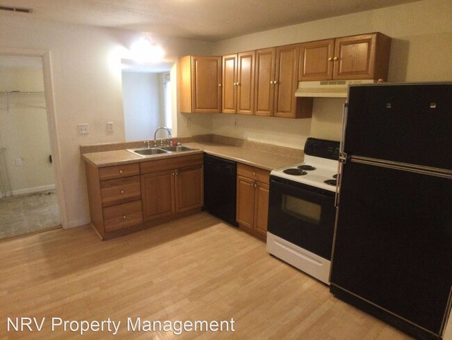 Building Photo - 2 br, 2.5 bath House - 911 Sanford Street