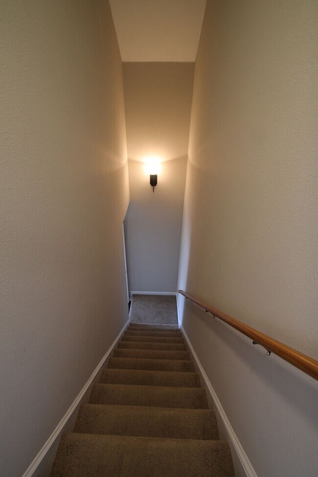 Building Photo - 1439 Jasper Ridge Dr