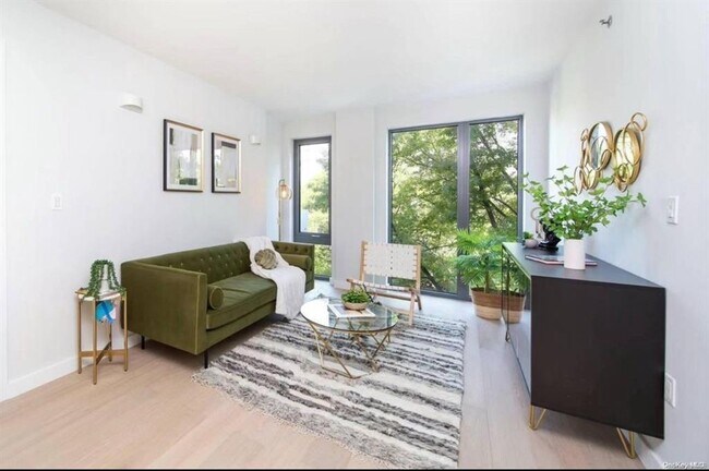 Primary Photo - 13680-136-41 41st Ave