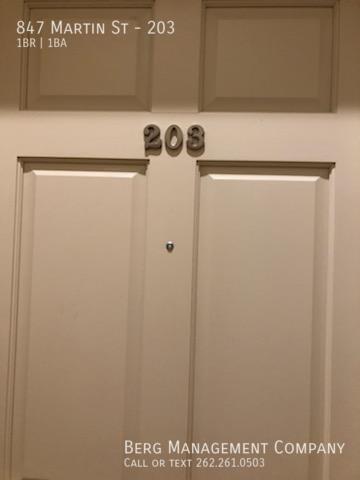 Building Photo - 847 Martin St