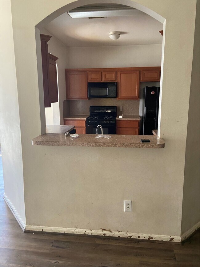 Building Photo - 1930 Shady Oaks Ct