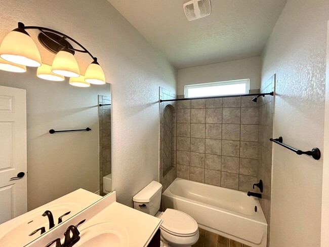 Building Photo - Luxury Living in Arcadia Ridge – Corner Lot, 3 Full Baths & Resort-Style Amenities!