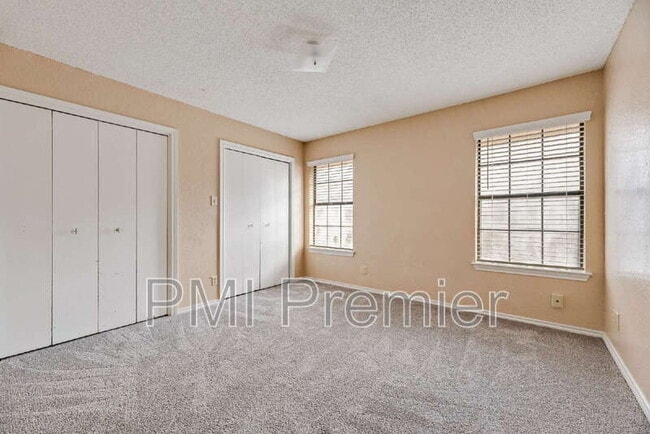 Building Photo - 4724 Berridge Ln