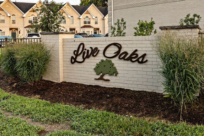 Building Photo - Live Oaks - Old Virginia Beach