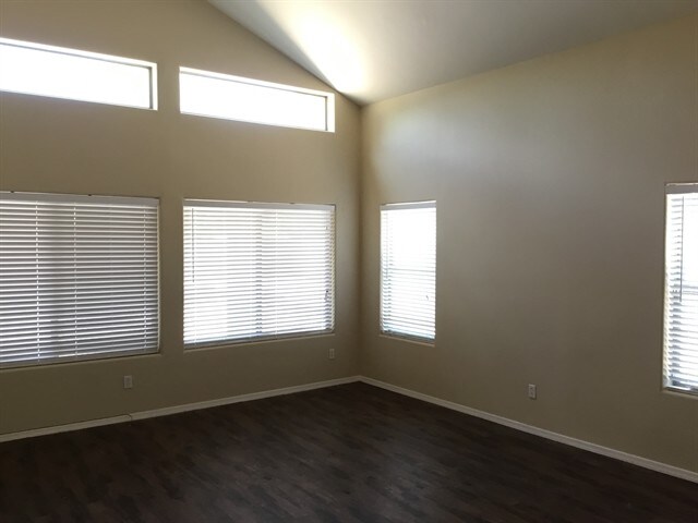 Building Photo - 6208 S 52nd Dr