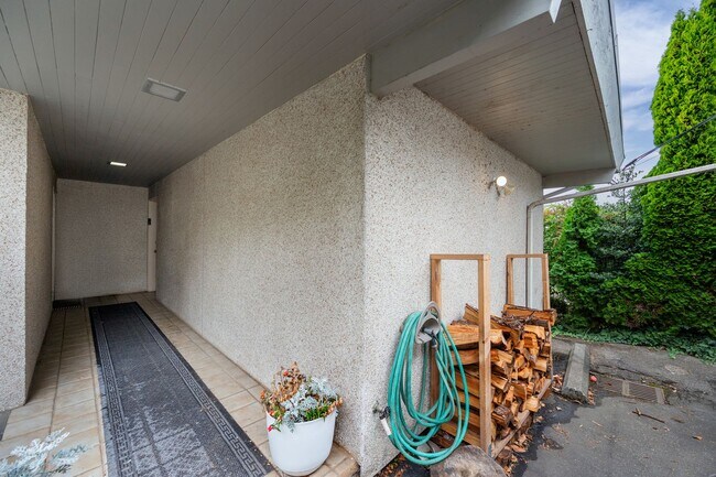 Building Photo - 3622 13th Ave W