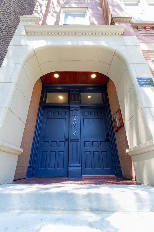 Building Photo - 2618 W Evergreen Ave