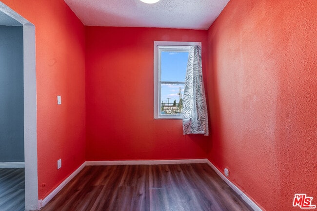 Building Photo - 256 W Florence Ave