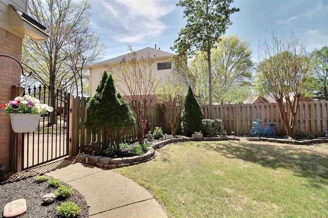 Building Photo - 2345 Linkenholt Dr