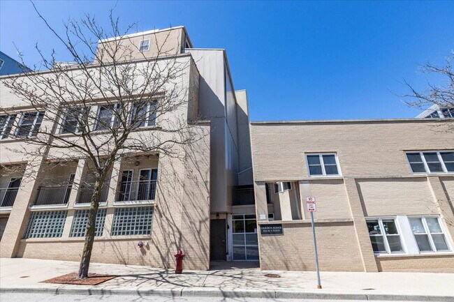 Primary Photo - 1834 Ridge Ave