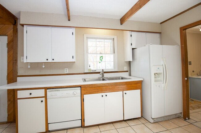 Building Photo - Retro Ranch only minutes from downtown Sou...