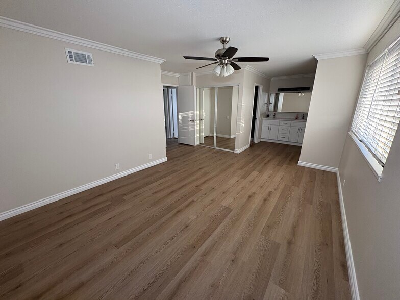 Building Photo - 2654 Hillsborough Pl