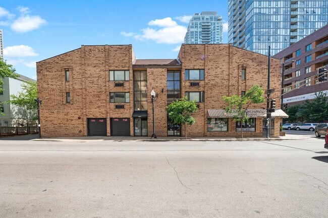 Primary Photo - 163 W Division St