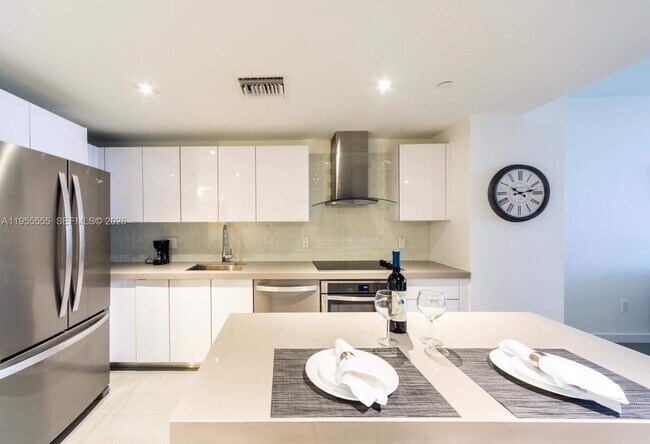 Building Photo - 1600 NE 1st Ave