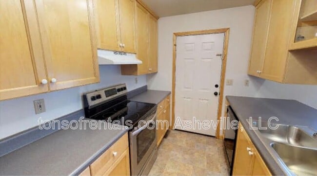 Building Photo - 203 W Jordan St