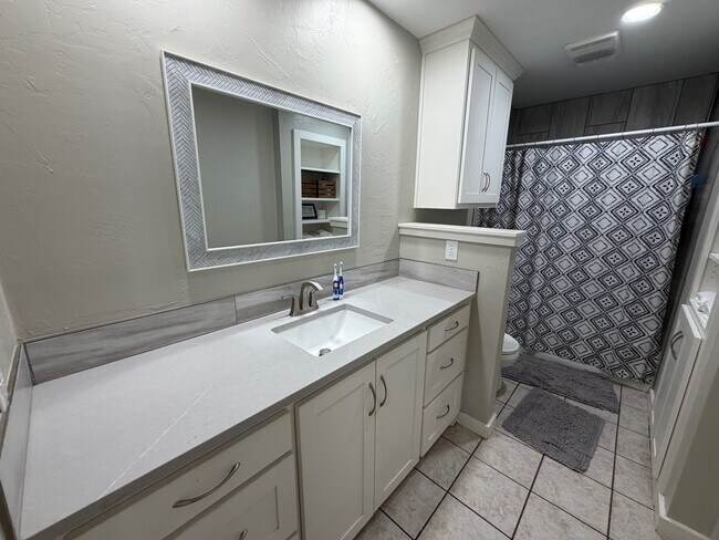 Building Photo - 3803 Harmony St