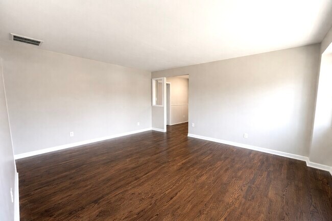 Building Photo - 108 Revere Dr