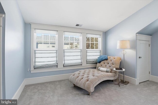 Building Photo - 511 N Fillmore St