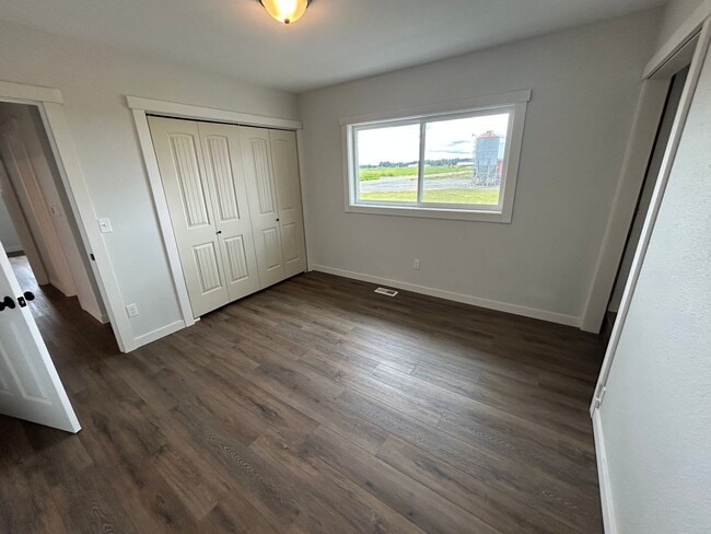 Building Photo - Fully Remodeled Five Bedroom House for Rent!