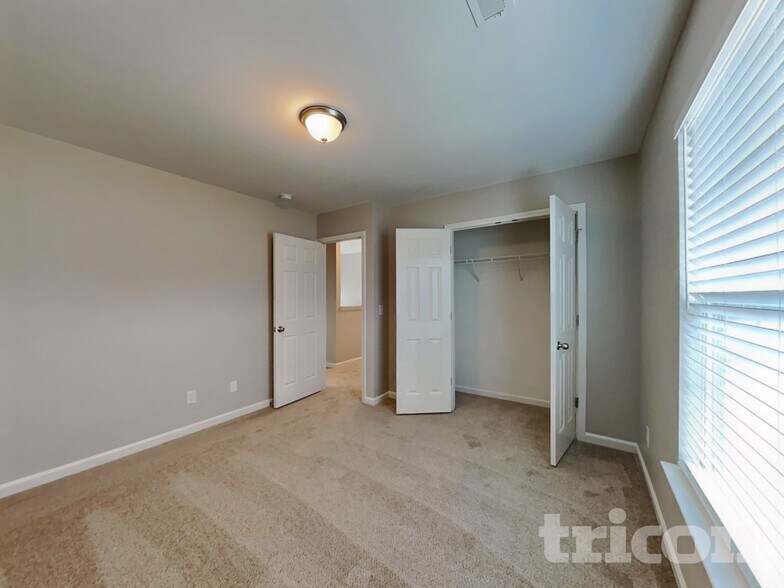 Building Photo - 2901 Quail Oak Dr