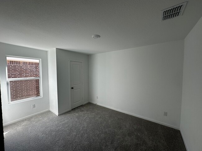 Building Photo - 1620 Elliott Rd