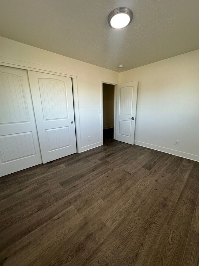 Building Photo - $0 Rent for Winter with 18 Month Lease! Be...