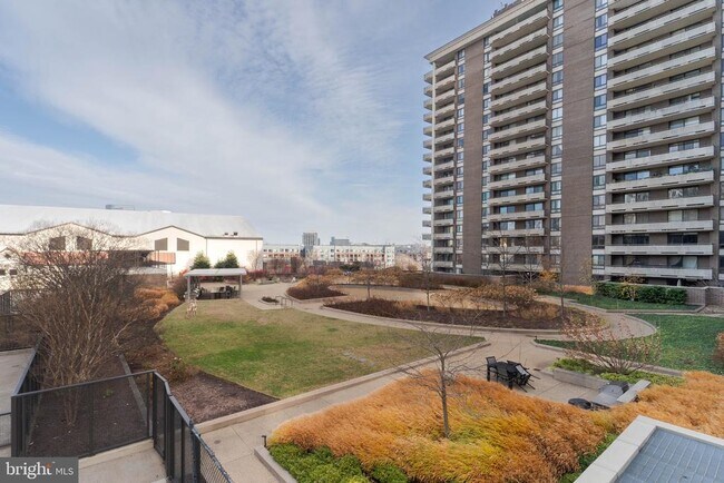 Building Photo - 1808 Old Meadow Rd