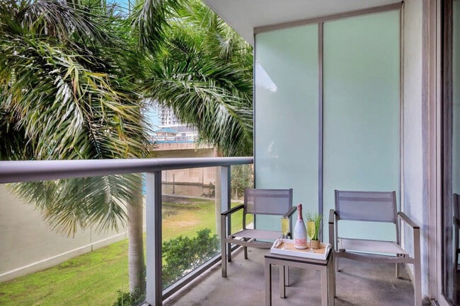 Building Photo - 2602 E Hallandale Beach Blvd