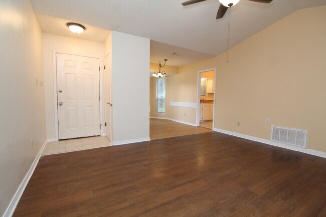Building Photo - 2BR Home with Fireplace, Fenced Yard, and ...