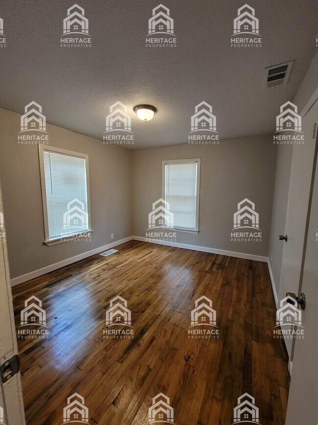 Building Photo - 2608 Wooddale Ave