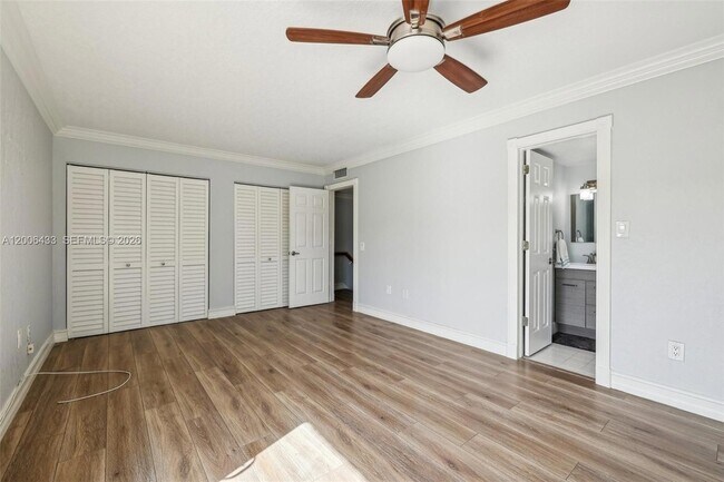 Building Photo - 3862 NE 171 St