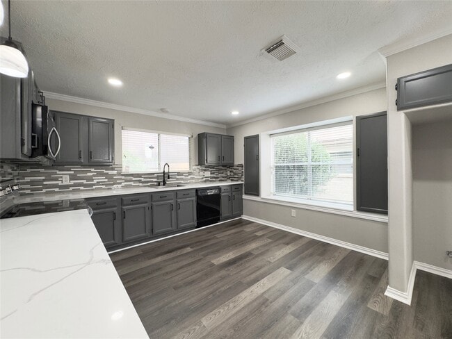 Building Photo - 1406 River Rock Dr