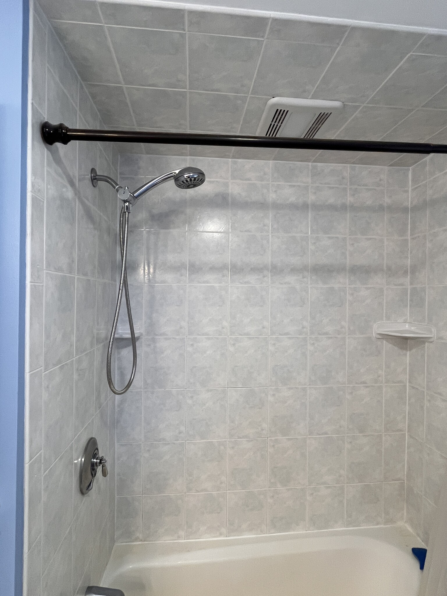 Full Bathroom - 22 Douglas Rd