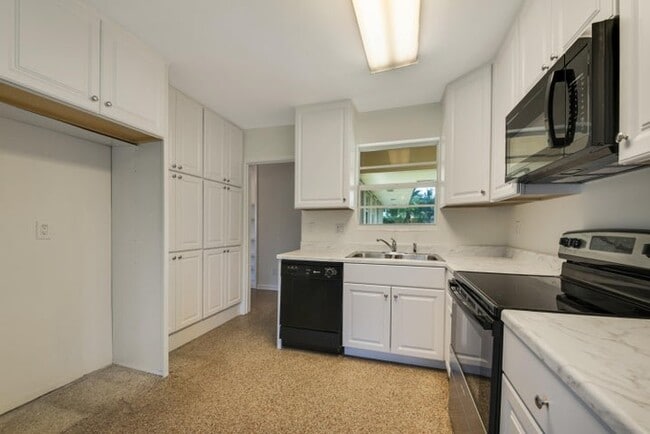 Building Photo - 2022 Collier Ave